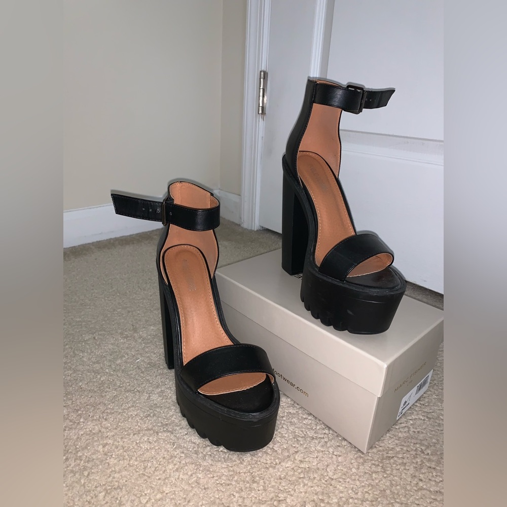 Black platform block heels w/ ridged edges.